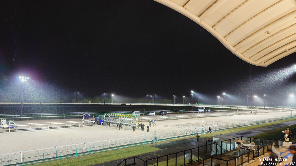 門別競馬場・大雨に……